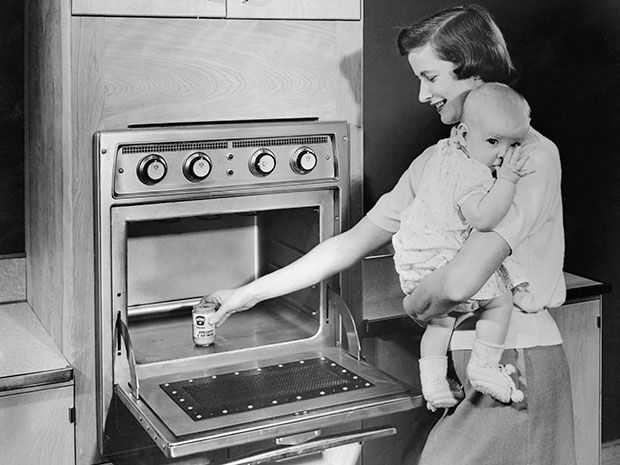 who invented the microwave oven in 1946