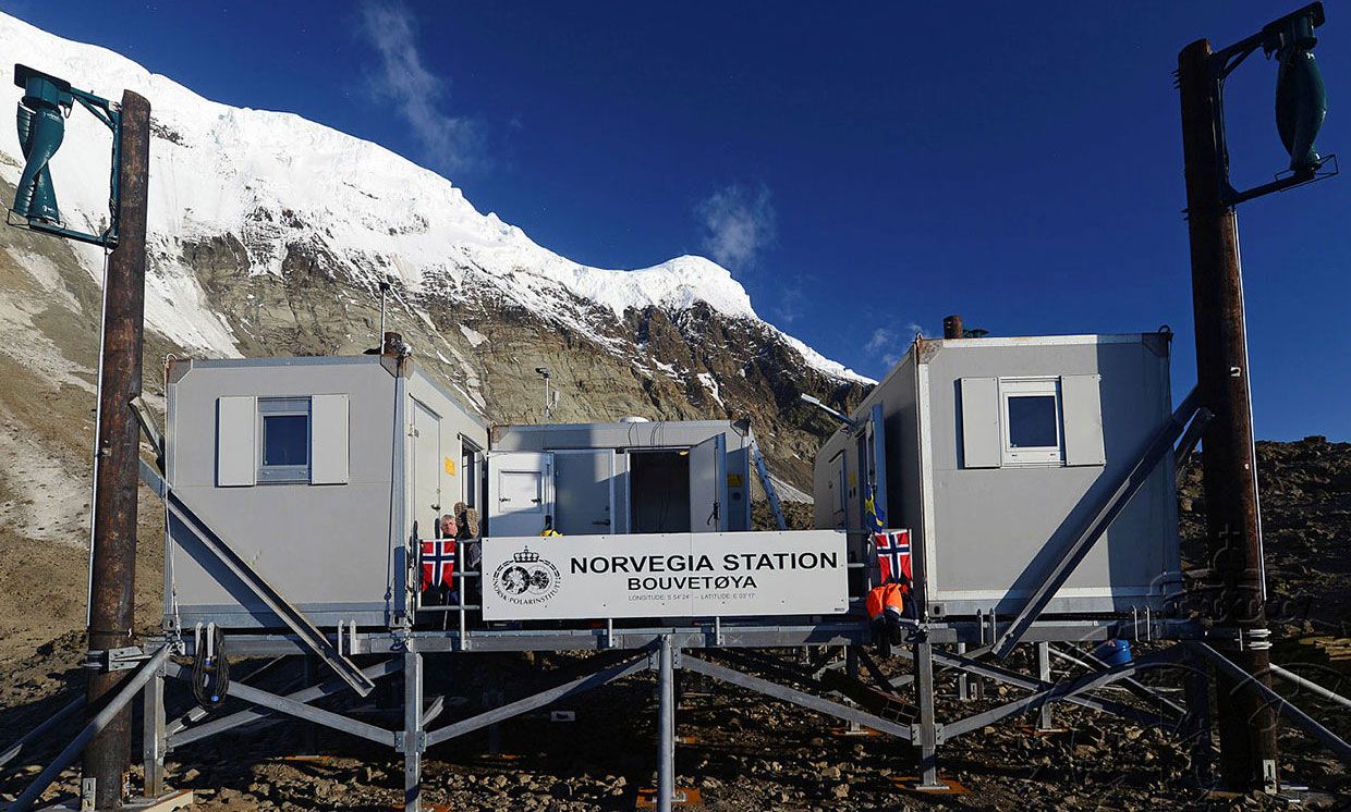 Photograph of the Norwegian research station on Bouvet Island.