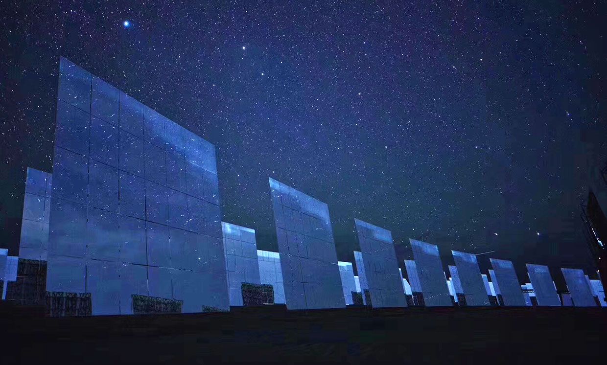 Heliostats at Shouhang's 100-MW solar thermal power plant in Dunhuang.