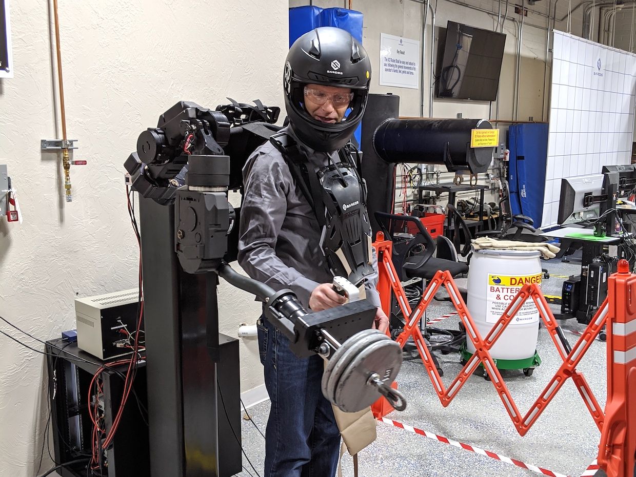 Evan Ackerman testing Sarcos Guardian XO exoskeleton