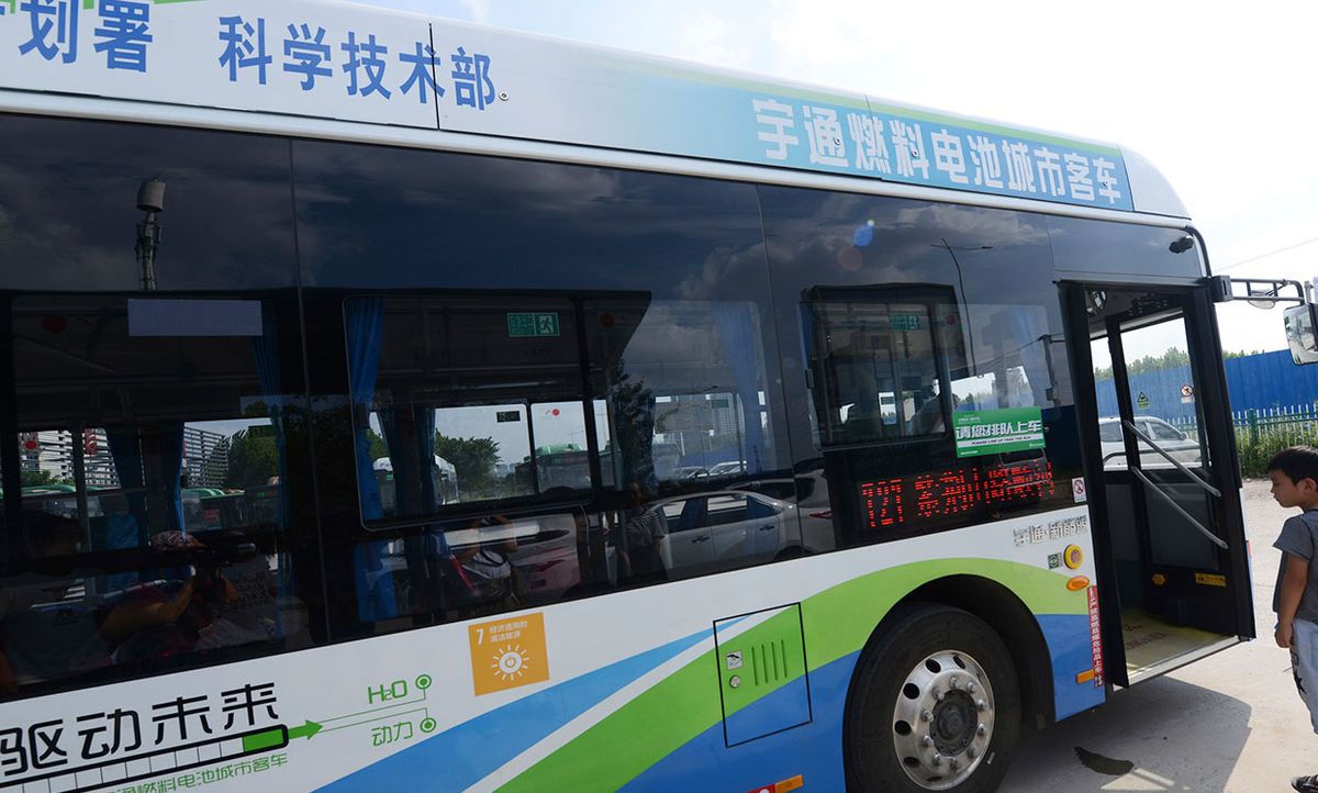 A hydrogen fuel cell bus of the city's Route 727 is pictured in Zhengzhou city, central China's Henan province, 15 August 2018.