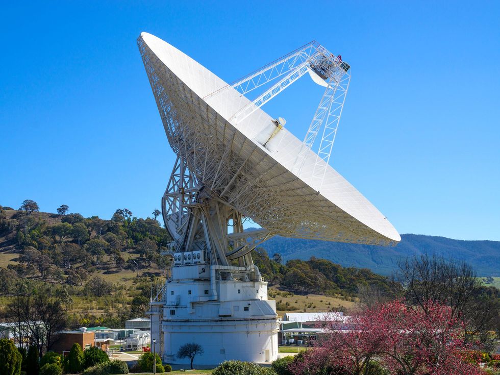 50 Years Later, This Apollo-Era Antenna Still Talks to Voyager 2