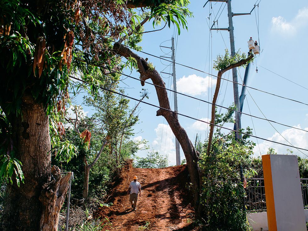 A new pole being installed in Guaynabo.