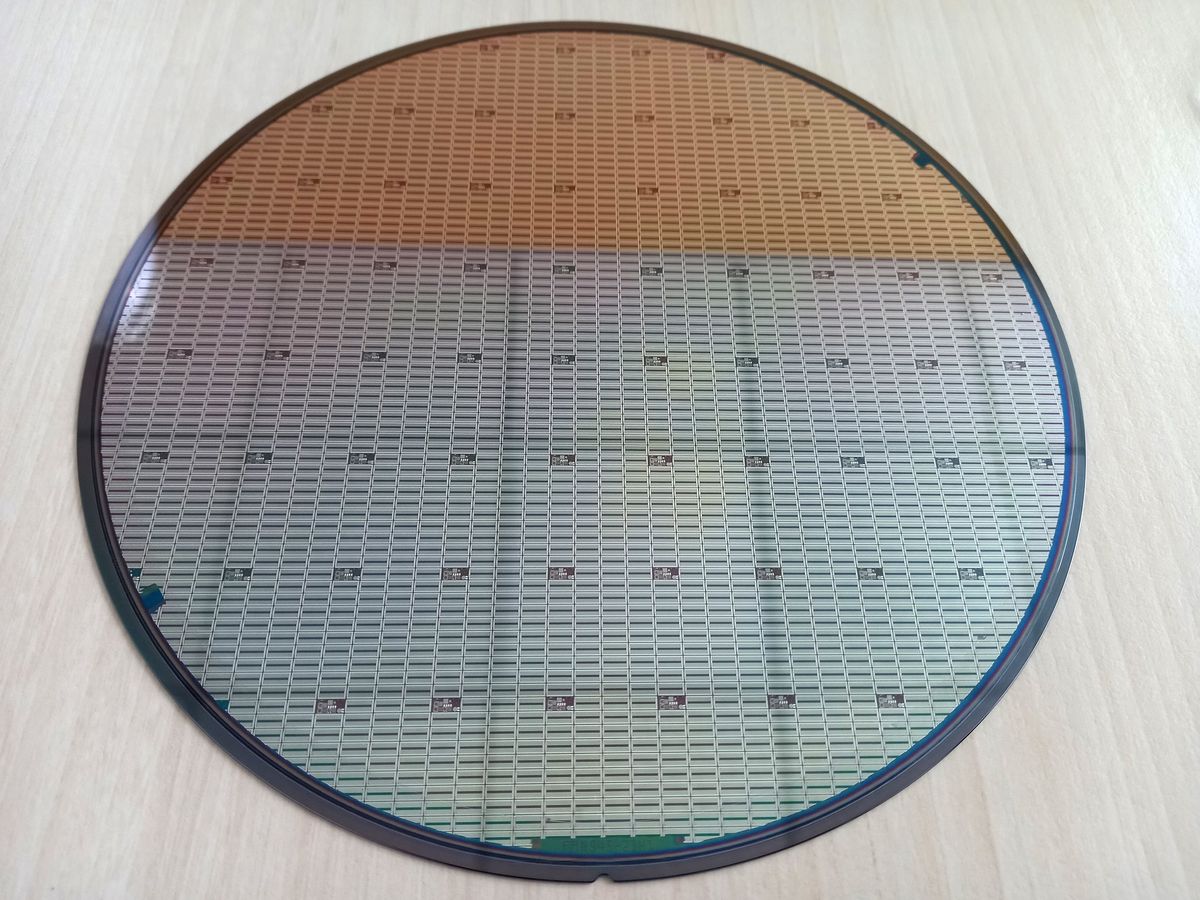 A silicon wafer viewed from above. The wafter contains hundreds of xMEMS' Cowell micro-speakers. 
