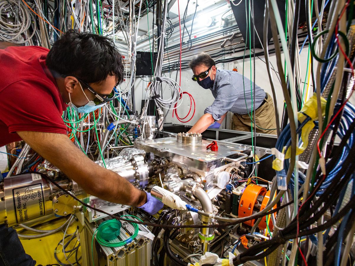 A team of researchers created a new method to capture ultrafast atomic motions inside the tiny switches that control the flow of current in electronic circuits. Pictured here are Aditya Sood (left) and Aaron Lindenberg (right).