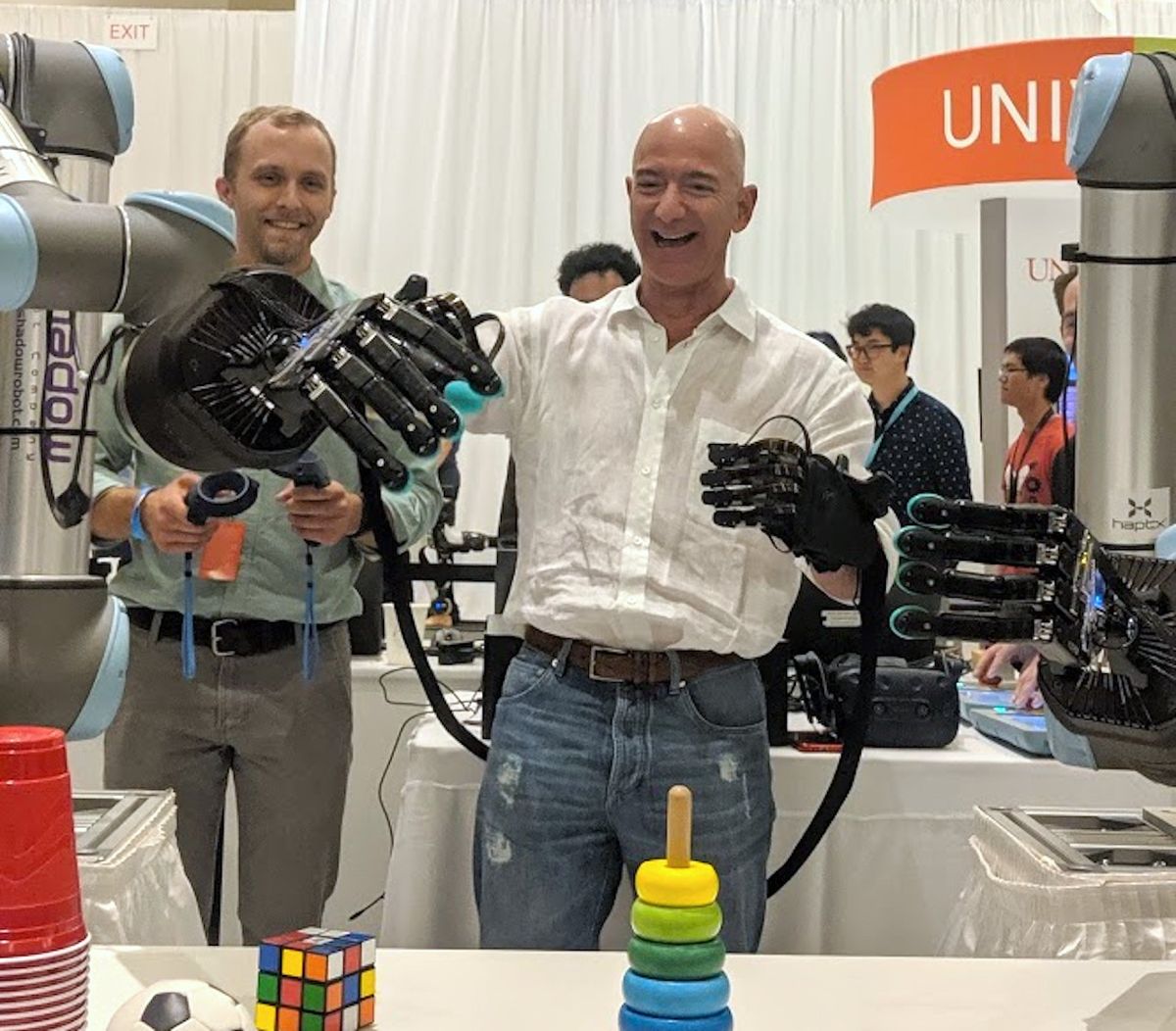 Amazon CEO Jeff Bezos tries dexterous robot hand at re:MARS conference