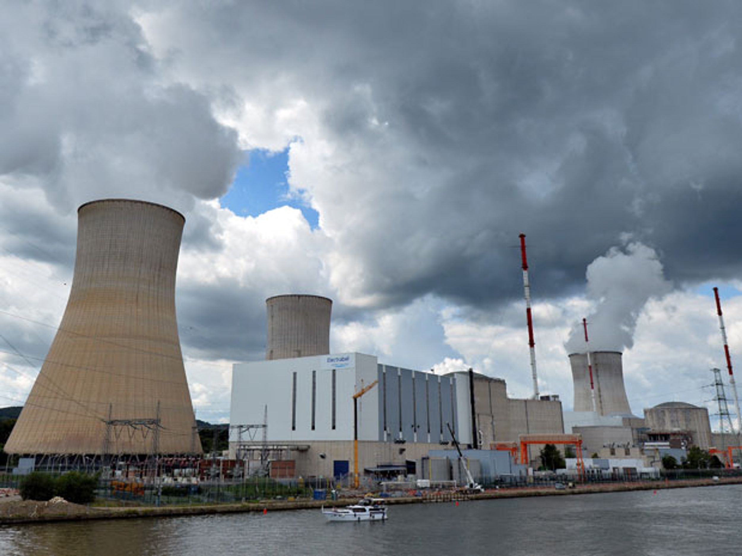 Nuclear Shutdowns Put Belgians and Britons on Blackout Alert