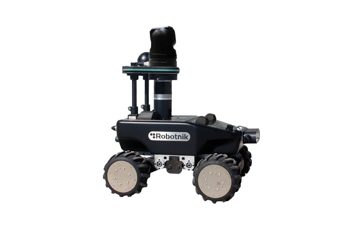 An image of a small wheeled robot with the word "robotnik" on the side.