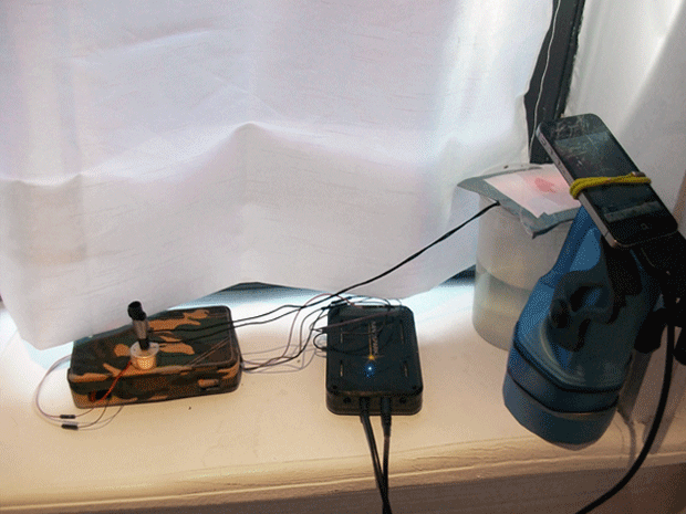animated gif showing DIY water leak detector