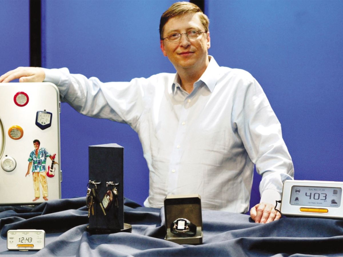 Bill Gates shows off prototype SPOT refrigerator magnets, keychains, wristwatch, and clock radio.
