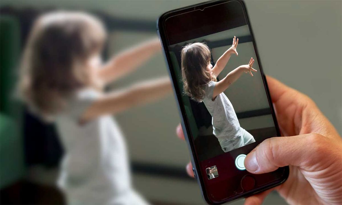 Caregivers record child’s natural behavior at home through Cognoa’s parent-facing mobile app, one component of Cognoa’s autism diagnostic device.