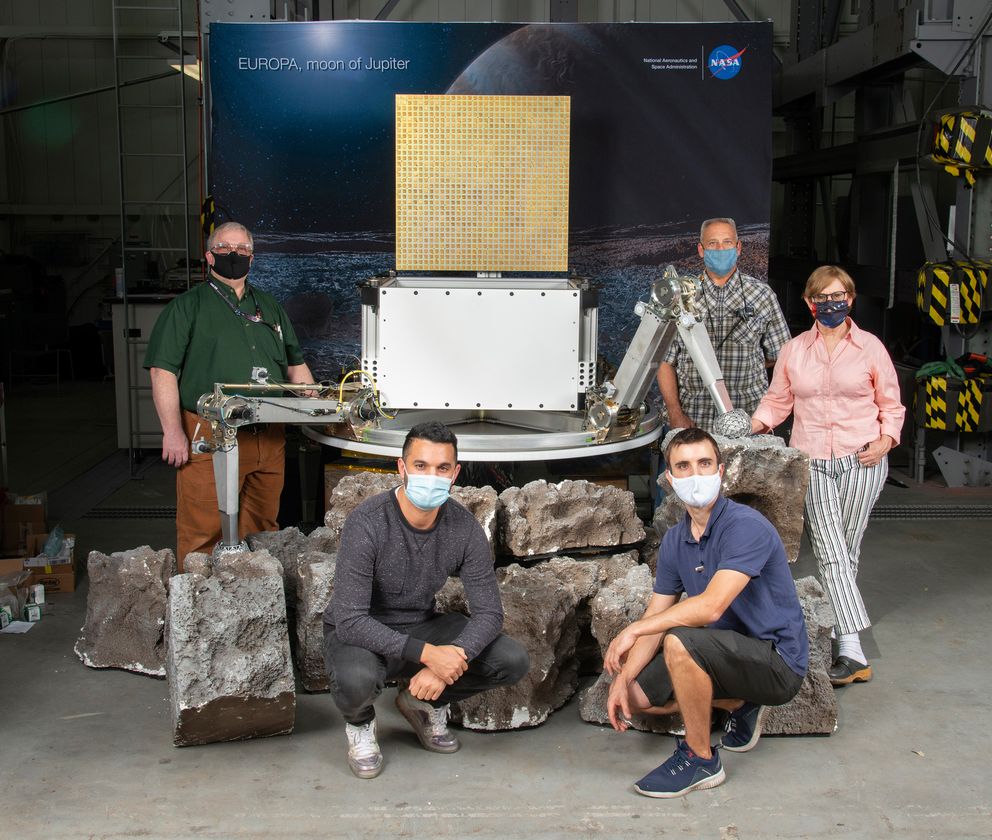 JPL engineers pose with a mock-up of a Europa lander concept