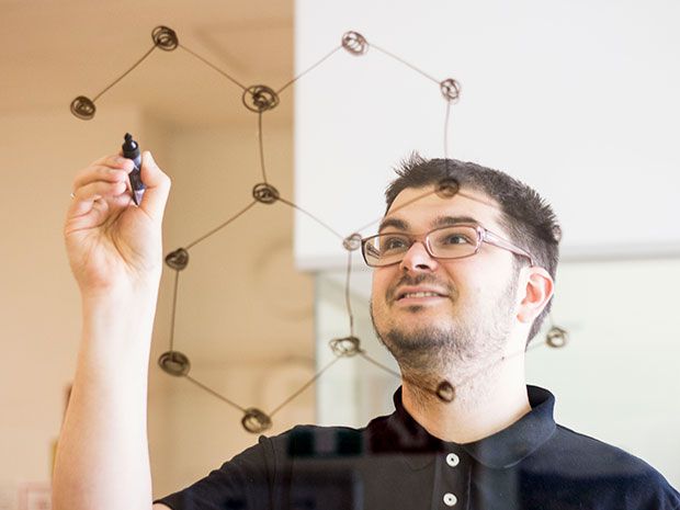 Florian Libisch, explaining the structure of graphene