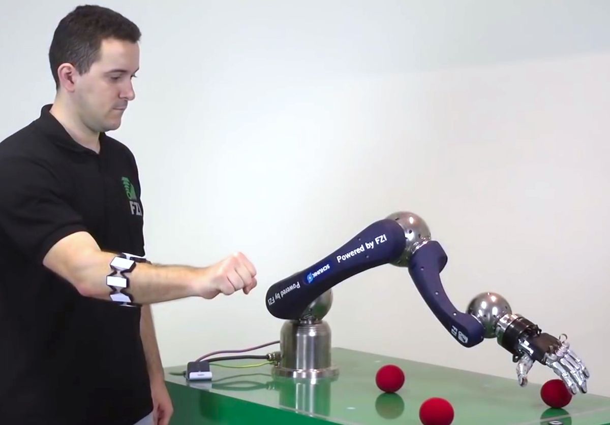 Gesture-controlled robot arm with Myo armband