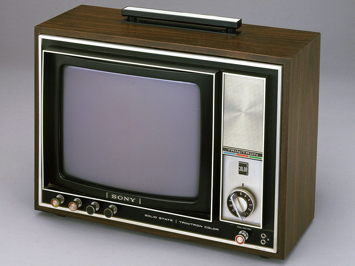Первые советские телевизоры. Sony Trinitron 1968. Trinitron KV-1310. Sony kv1310. Телевизор сони 1970 года.