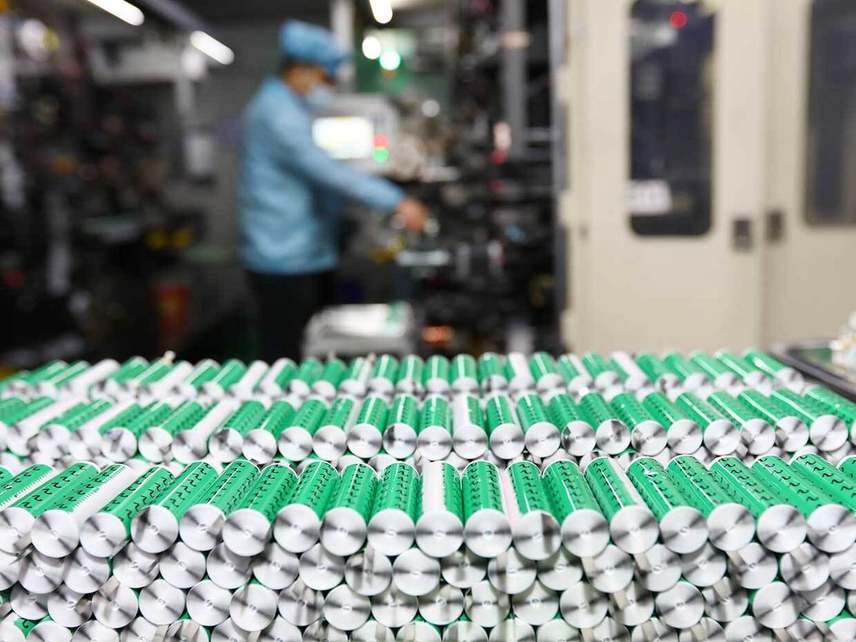 Image of cylindrical lithium-ion battery cells coming off production line.
