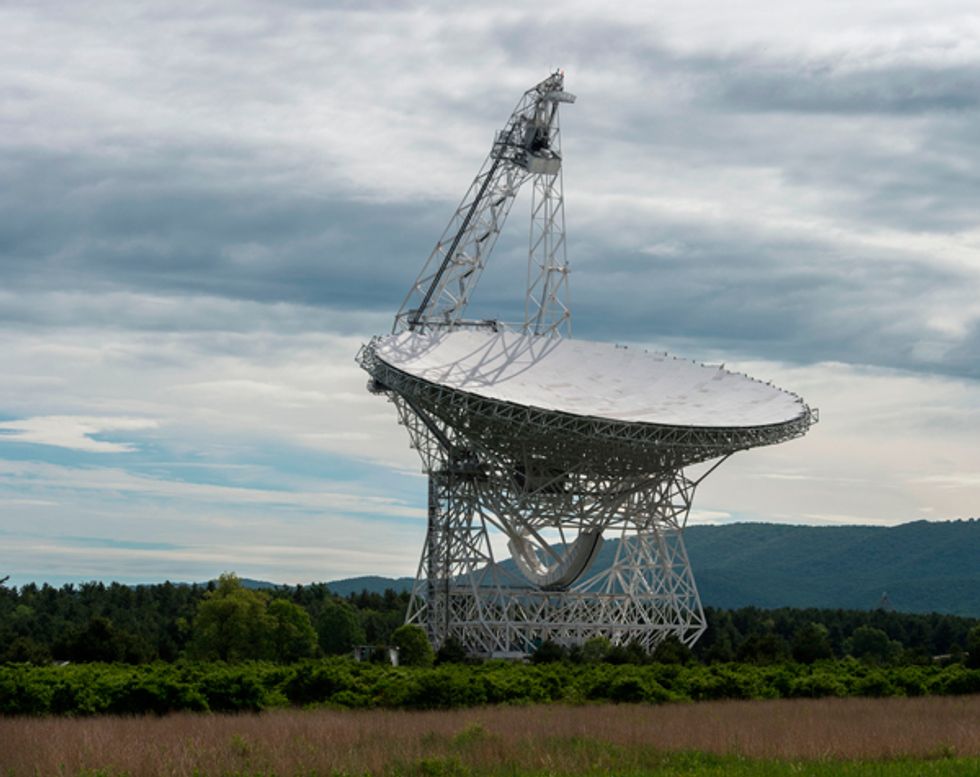 Image of Green Bank Radio Telescope.