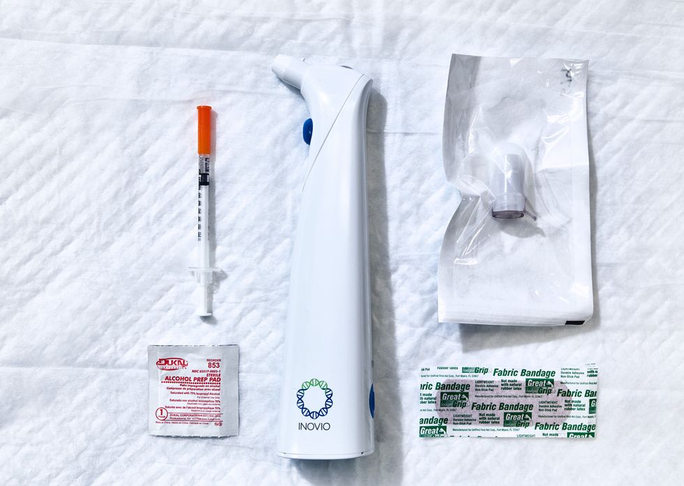 Image of the vaccine and the Cellectra 3PSP device.