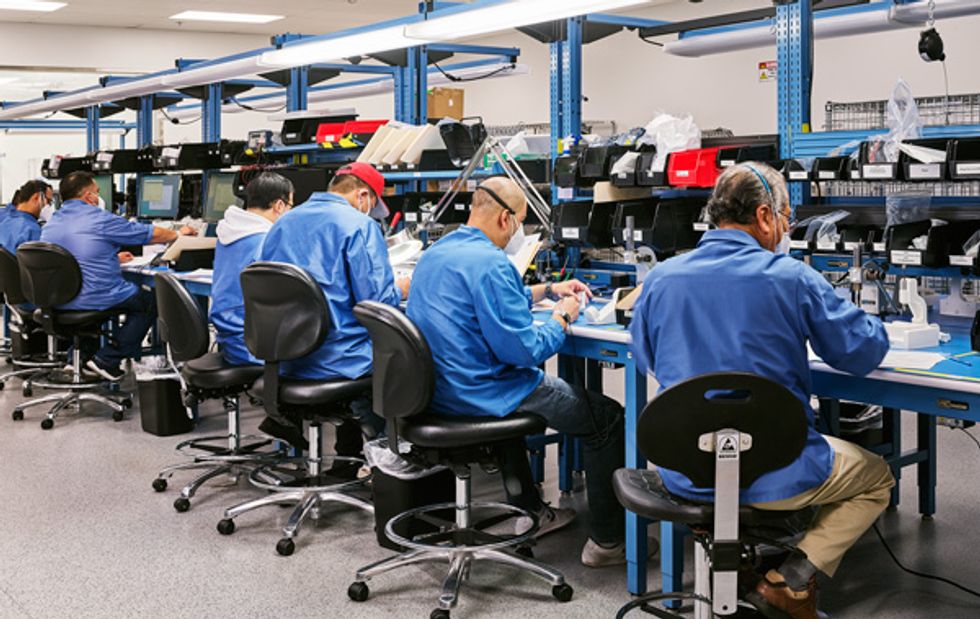 Image of workers working on the Cellectra 3PSP.