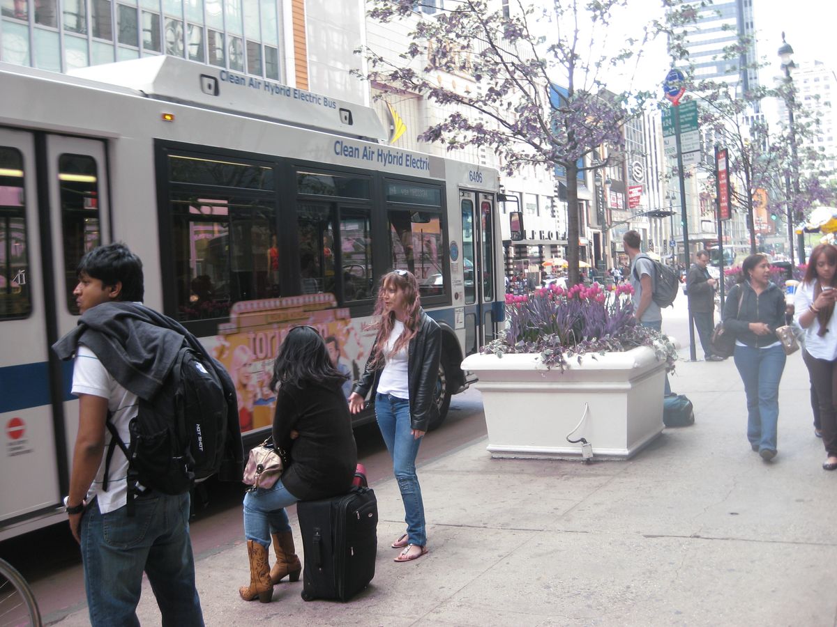 New York City Leads World in Hybrid Bus Adoption