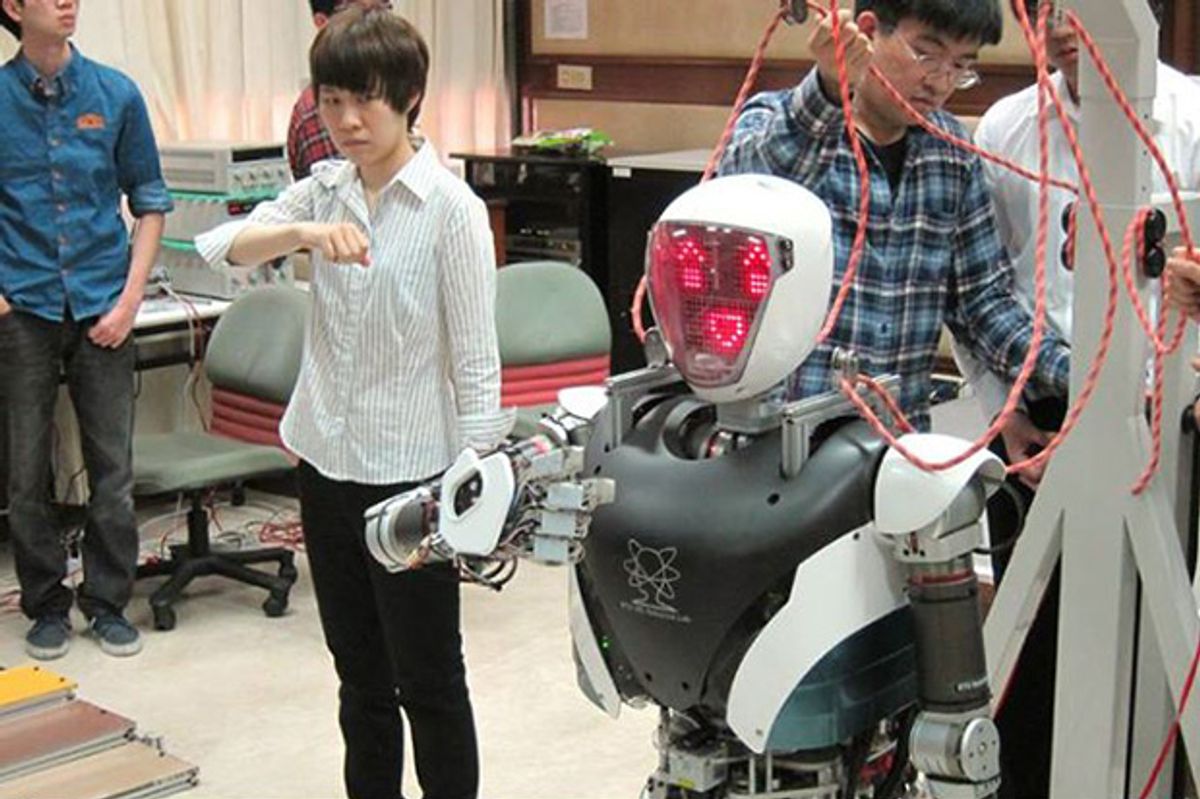 Humanoid Robot Demonstrates Sign Language