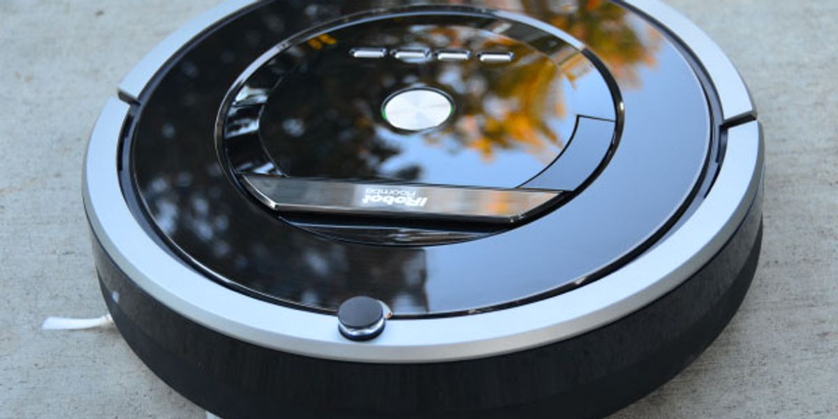 iRobot's New Roomba 800 Series Has Better Vacuuming With Less Maintenance