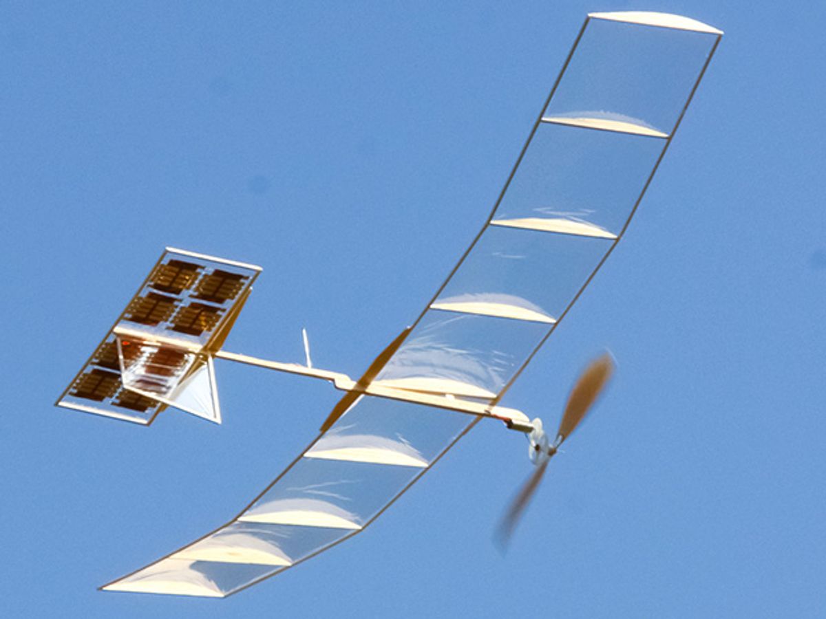 Ultrathin Solar Cells for Lightweight and Flexible Applications