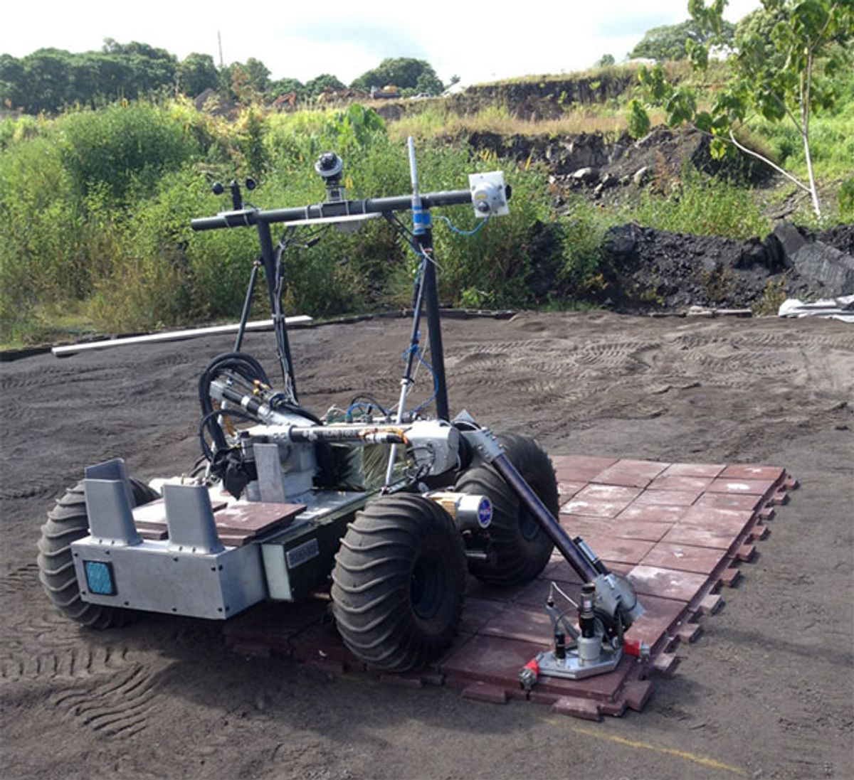Hawaiian Robot Practices Landing Pad Construction for Space Exploration