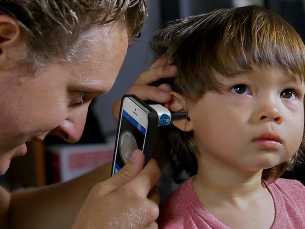 Diagnosing Ear Infections With a New Smartphone Gadget