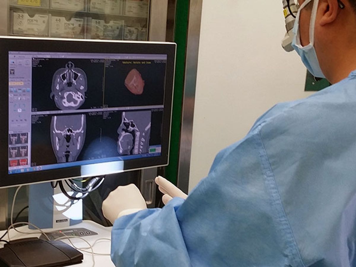 "Minority Report" Tech Meets the Operating Room