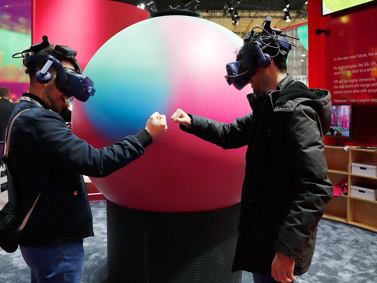 Visitors to MWC Barcelona test VR glasses with Deutsche Telekom's Hyperglobe.