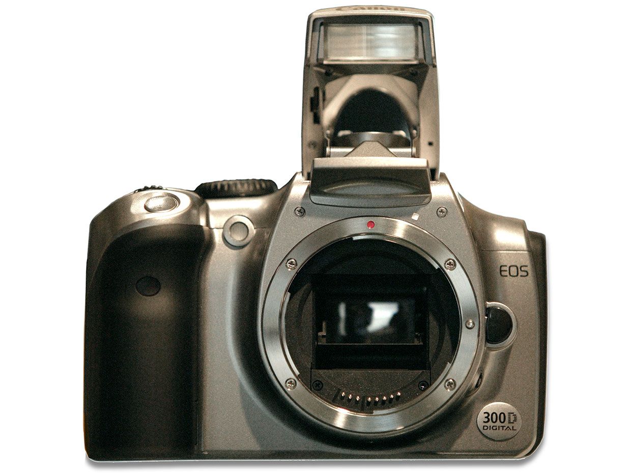 Photo of the Canon EOS 300D.