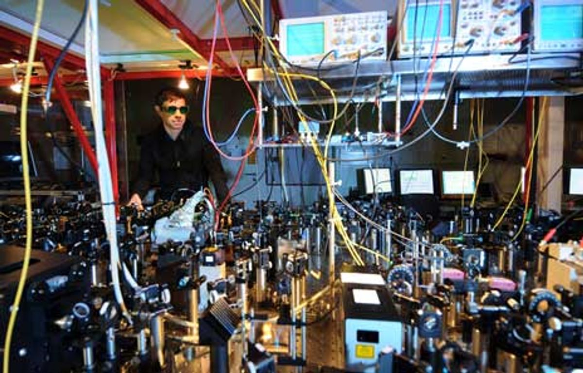 Optical Transistor Is a Step Toward the Quantum Internet
