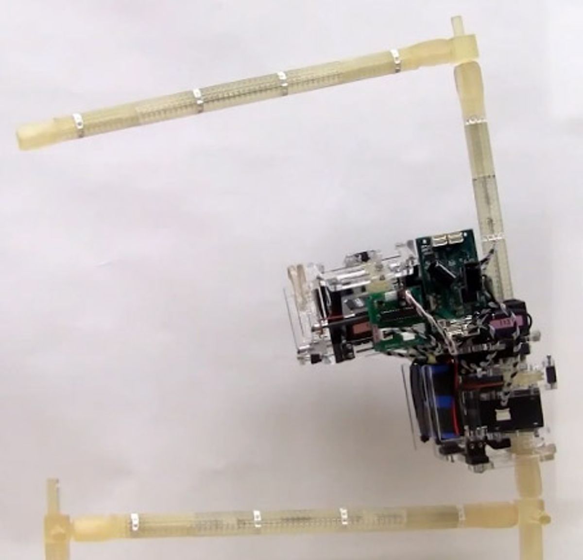 Truss-Climbing Robot Can Build Structures, Take Them Apart