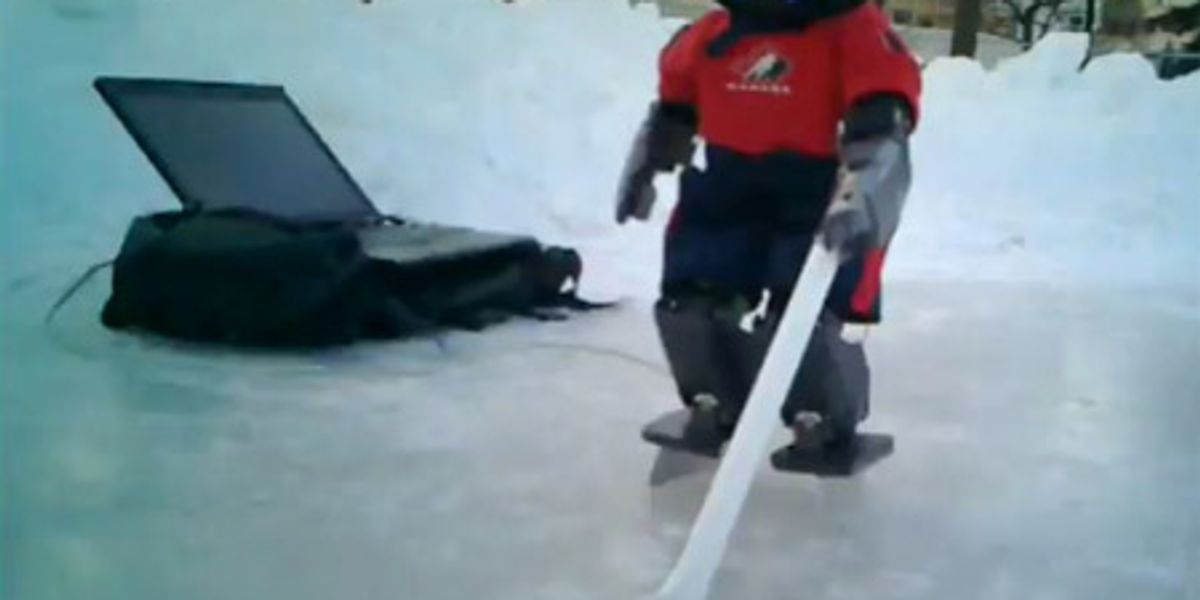 Canadians Teach Darwin-OP Robot to Ice Skate, Play Hockey