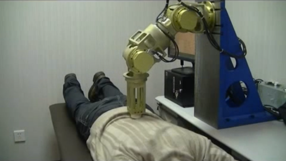 Робот массажист в медицине. Робот сделает массаж. Massage therapist робот.