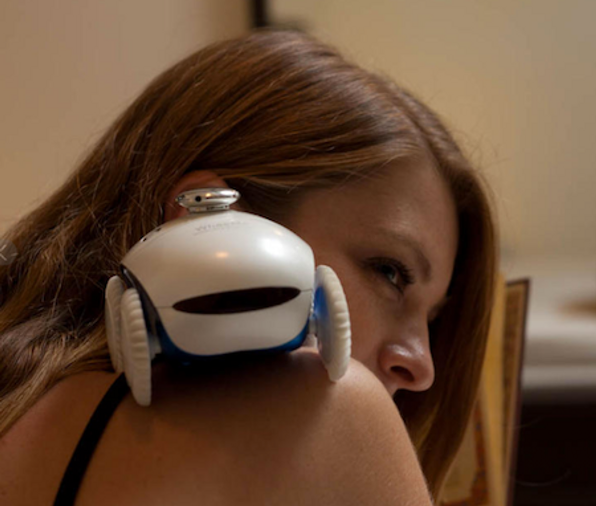 WheeMe Massage Robot Roams Around Your Back