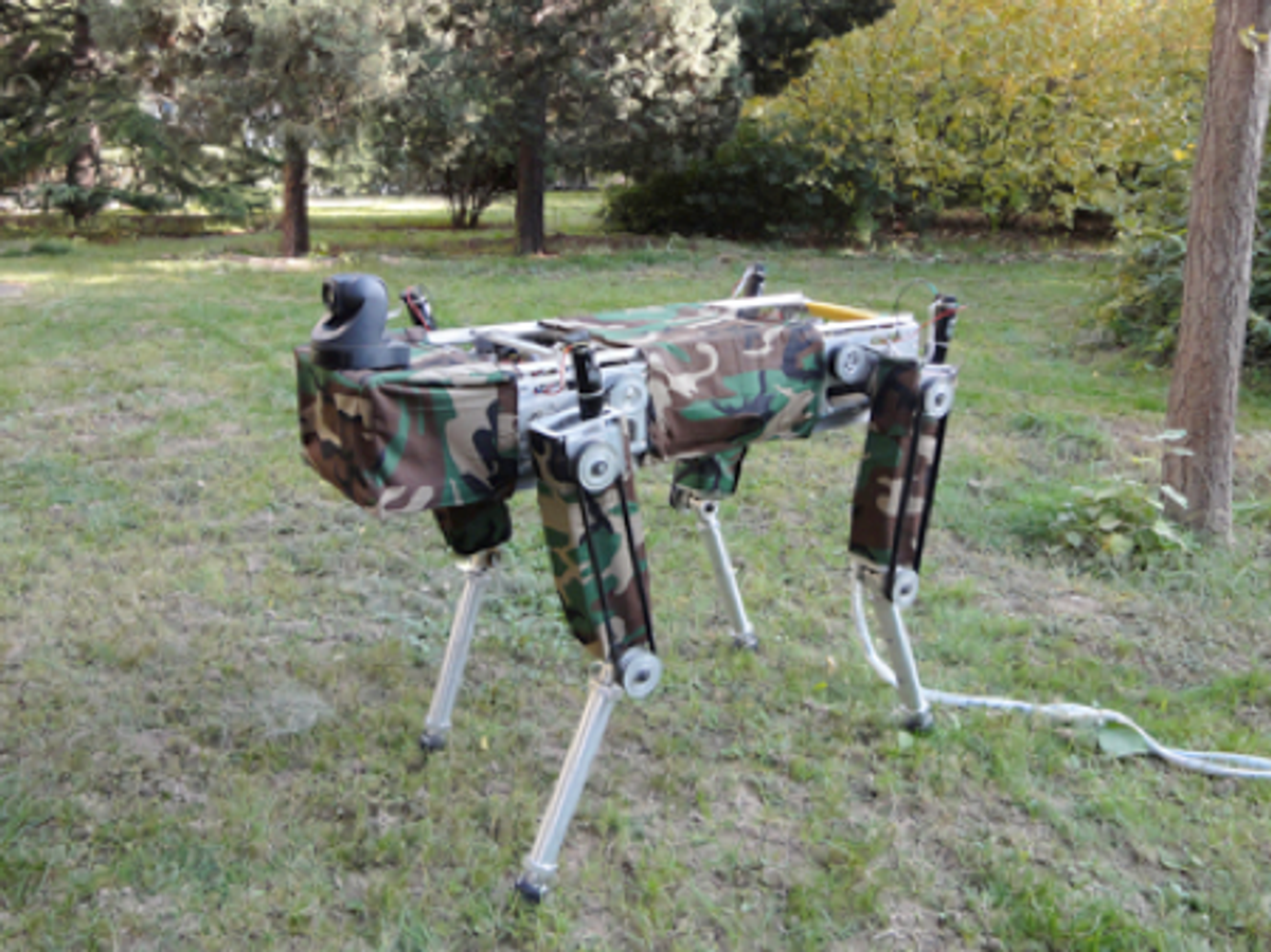 Chinese Quadruped Robot Takes Its First Steps