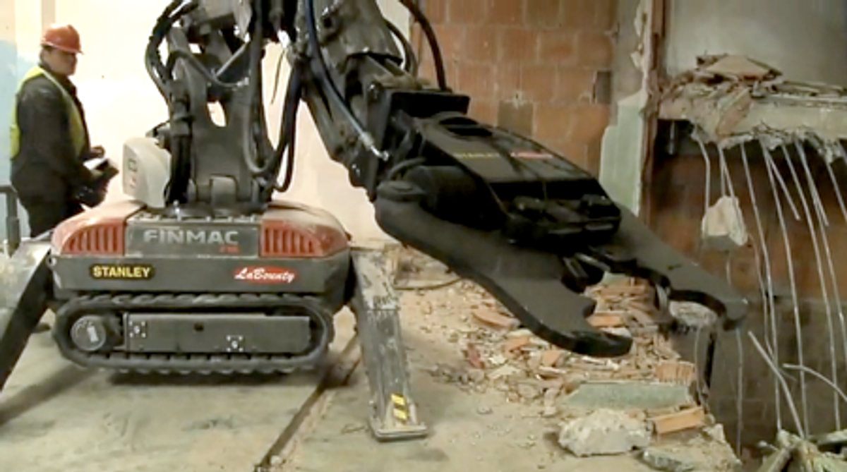 F16 Demolition Robot Cuts Through Concrete Like Butter