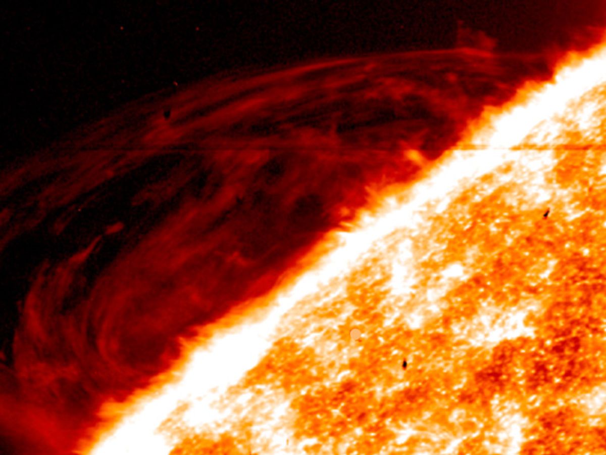 IRIS images reveal the fine structure of solar prominences