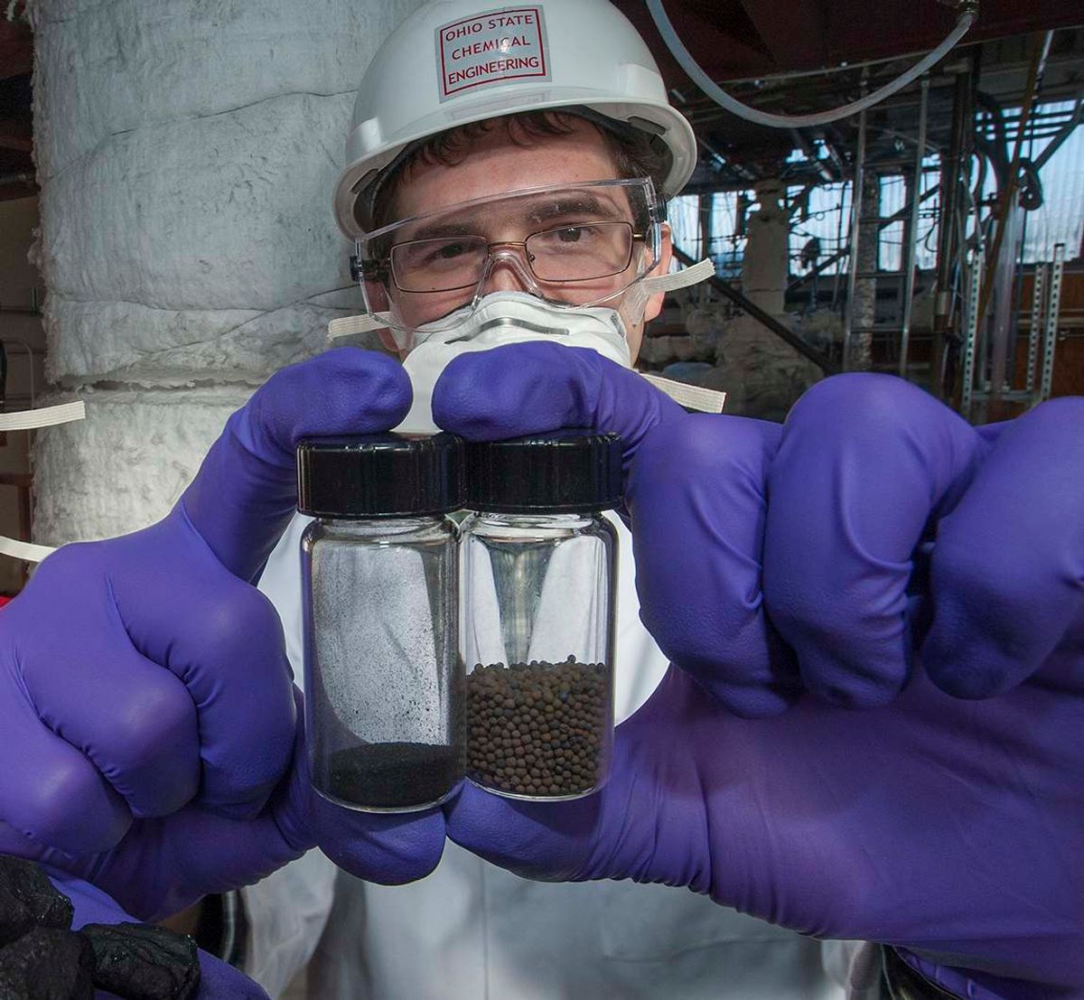 Iron oxide beads circulate through a new kind of oxyfuel plant.