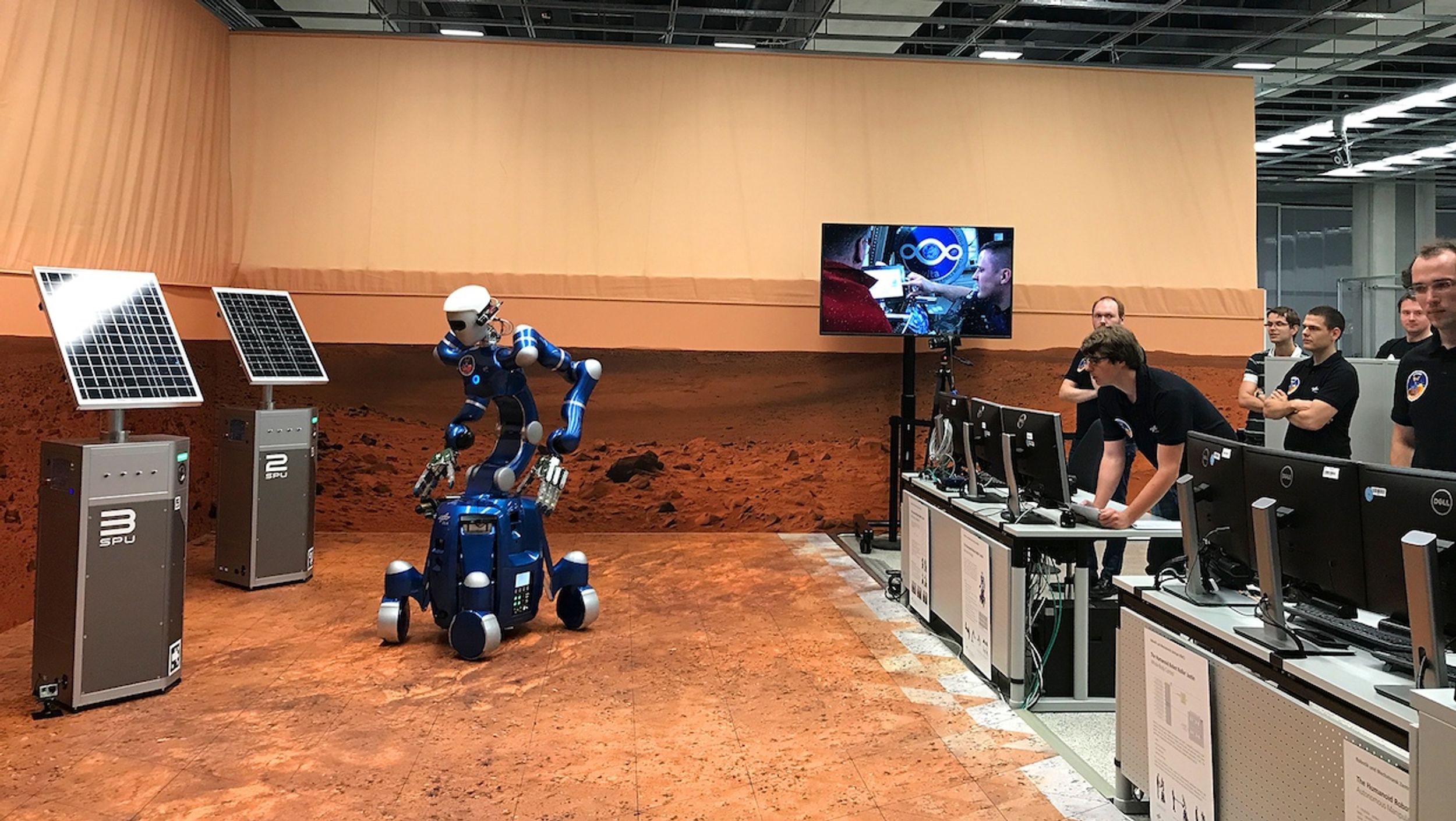 ISS astronauts control Rollin' Justin robot on a simulated Mars environment