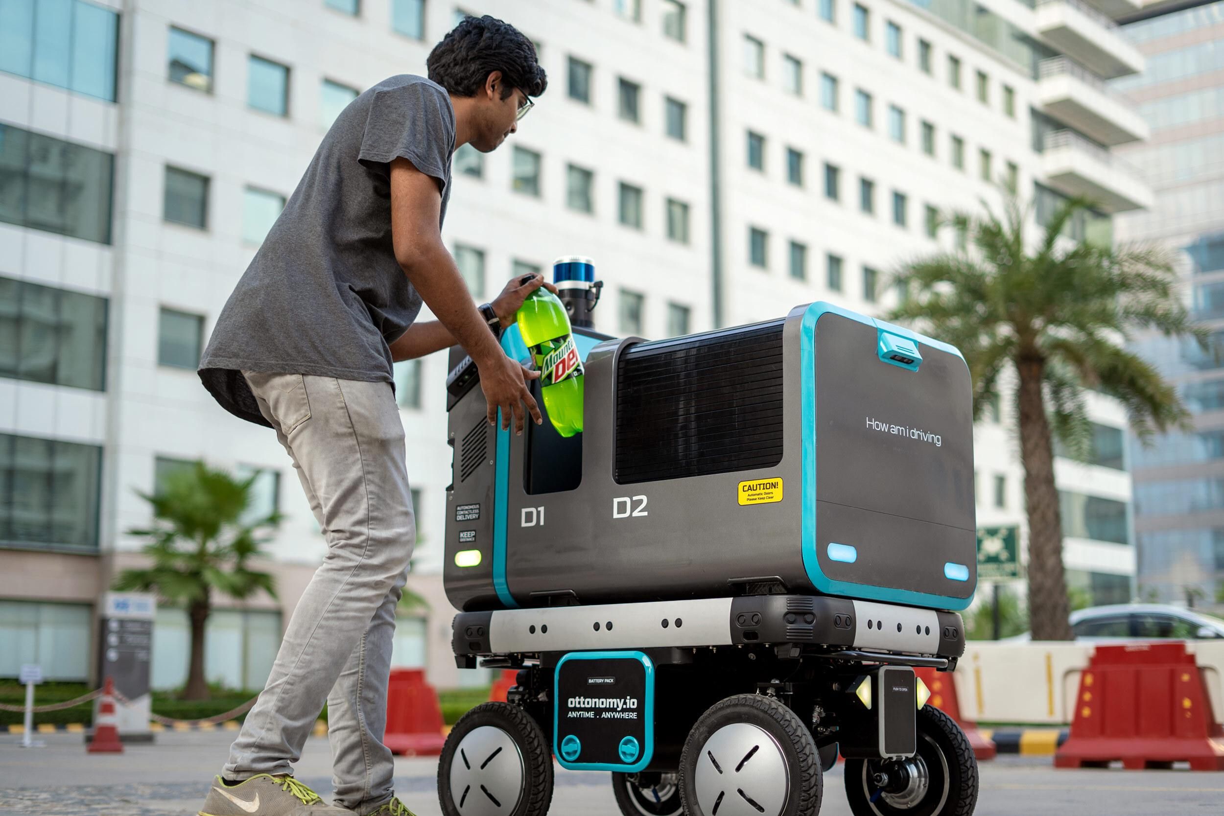 This Autonomous Robot Might Soon Make Food Deliveries in Airports