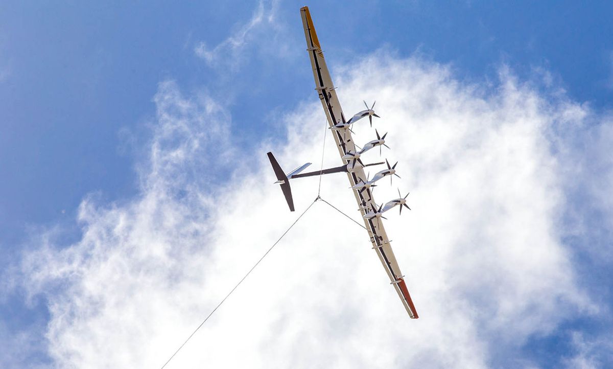 Makani's energy kite flying in Hawaii in 2018.