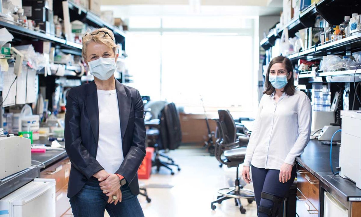 Melanie Ott in her lab with graduate student Parinaz Fozouni
