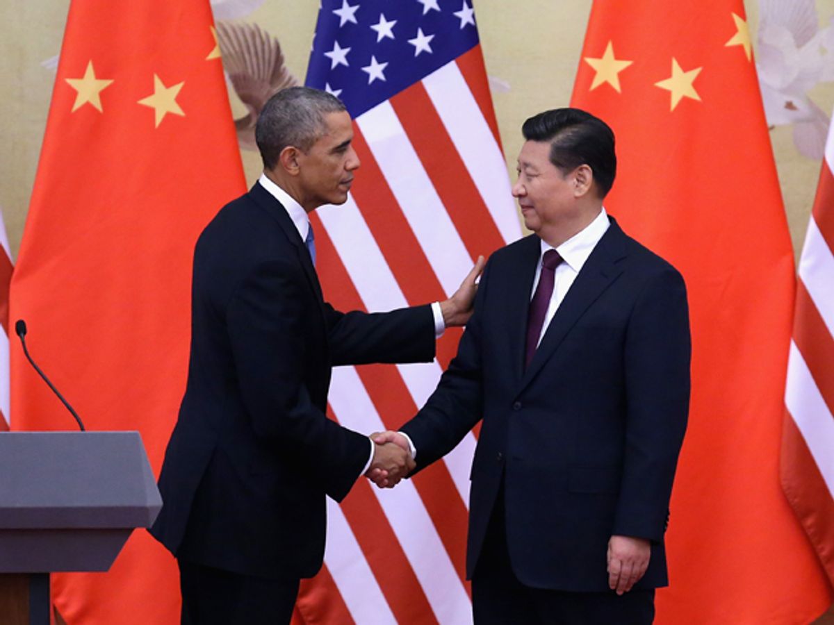 Obama and Xi Jinping shaking hands in front of U.S. and Chinese flags.