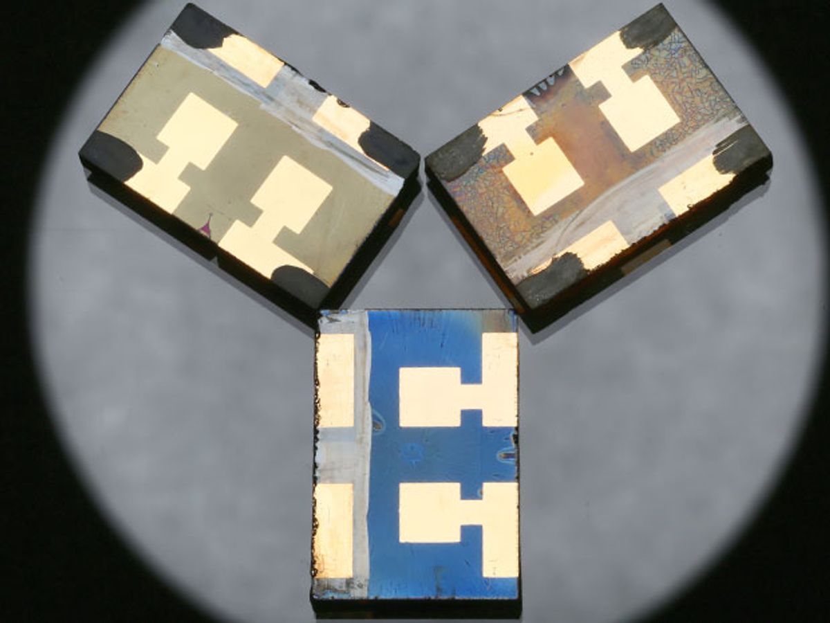 Perovskite solar cells made with vacuum-flash that surpass 20% efficiency.