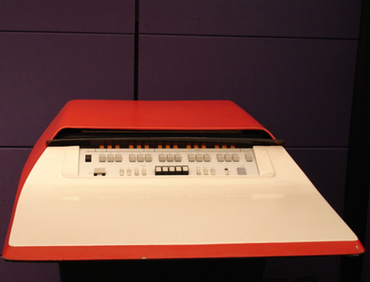 Photo of a 1969 Honeywell computer that stored recipes and featured a built-in cutting board.