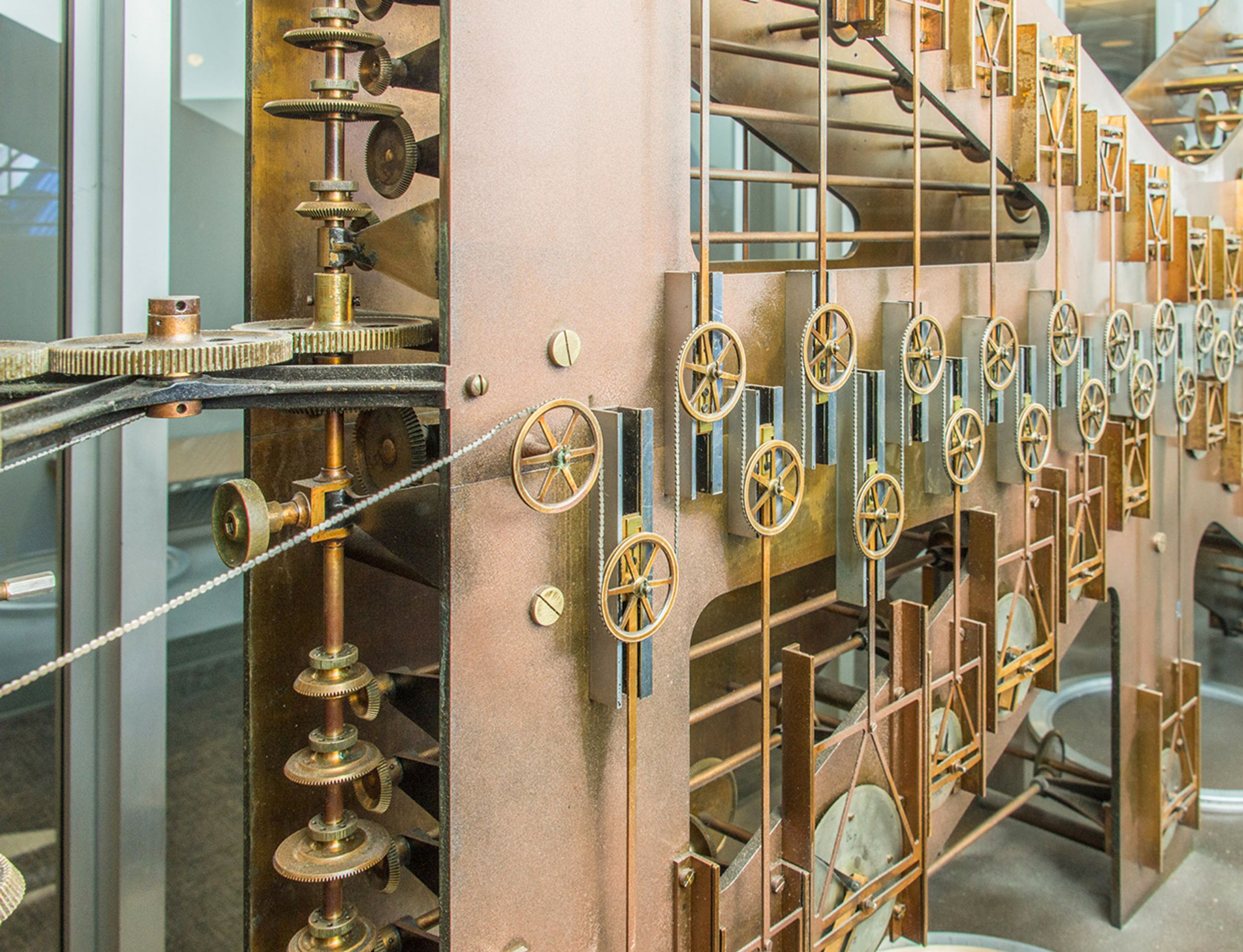 Photo of a mechanical analog computer used for predicting tides.