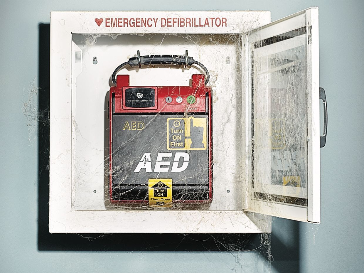 photo of an outdated defibrillator